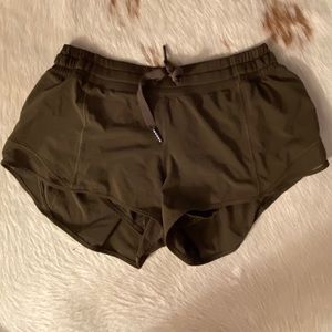 Lululemon Hotty Hot Hunter Green 2” sz 8